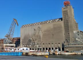 The Greek port of Piraeus faces the threat of privatization